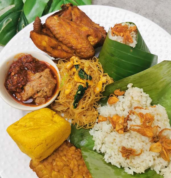 Nasi Uduk Ayam Goreng + Sate Ati